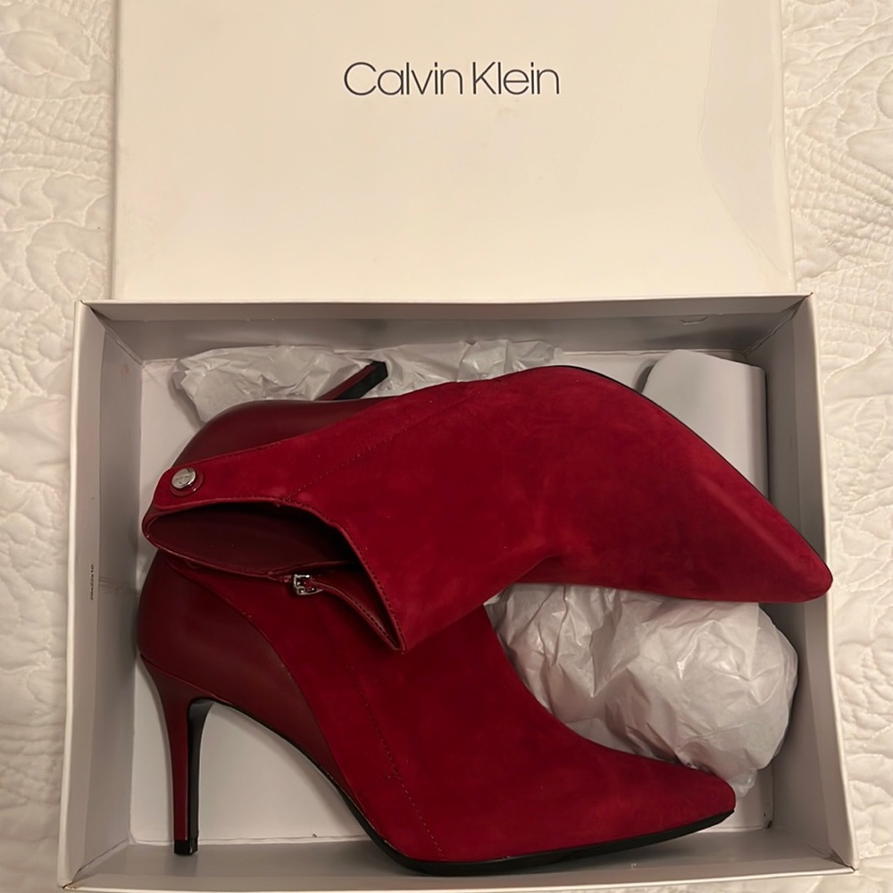 CALVIN KLEIN WOMEN'S RED SUEDE SIDE ZIP GARA ANKLE POINTED TOE BOOTIES Size 7.5